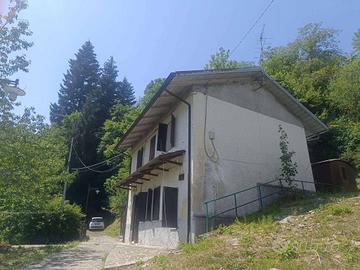 Casa indipendente di 100 m² con 2 locali e box aut
