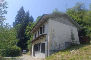 Casa indipendente di 100 m² con 2 locali e box aut