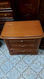 n.ro 2 comodini a  3 cassetti