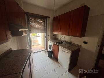 Cucina Completa in Legno + Tavolo + Sedie 
