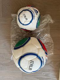 Due palloni Adidas in cuoio nazionale capitano