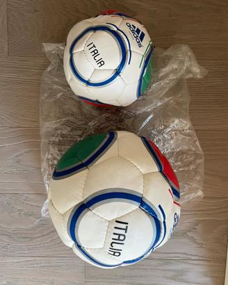 Due palloni Adidas in cuoio nazionale capitano