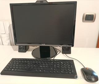 PC fisso e scrivania 