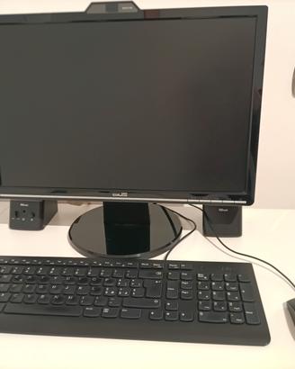 PC fisso e scrivania 