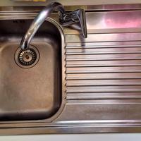 lavello un pozzetto con sgoccialatoio