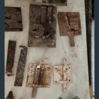 serrature e cerniere antiche per porte