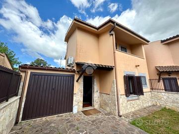 VILLA A SCHIERA A TERRACINA