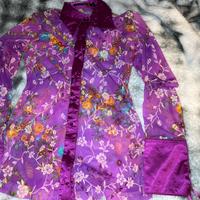 Camicia elegante viola floreale ricamata
