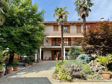 Casa indipendente di 450 m² con più di 5 locali e 