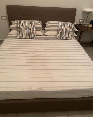 Letto con contenitore. Matrimoniale