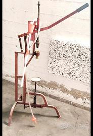 Tappatrice a colonna mano con canna per il travaso