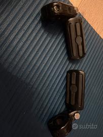 Pedane poggia piedi moto