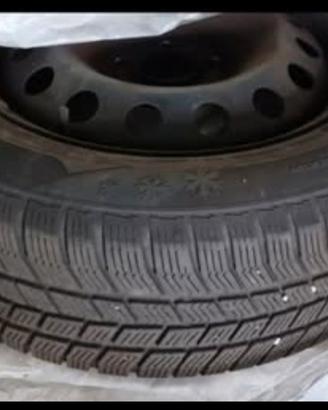 4 Pneumatici invernali Tyfoon 215/60 R16 e cerchi