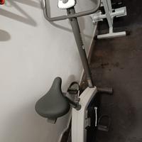 1 panca  +manubri regolabili + cyclette 