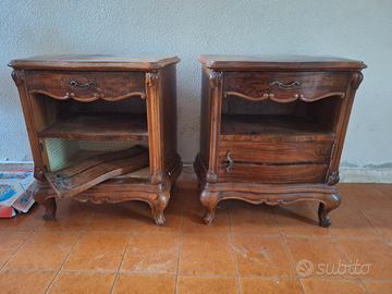 Coppia comodini classici da restaurare