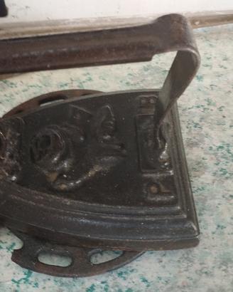 ferro da stiro antiquariato 