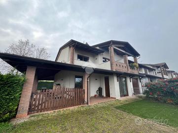 VILLA A SCHIERA A MARIANA MANTOVANA