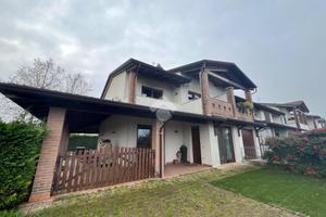 VILLA A SCHIERA A MARIANA MANTOVANA