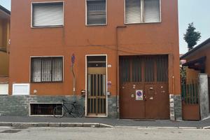 Laboratorio magazzino con abitazione