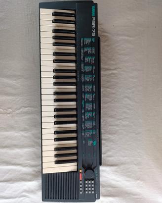 pianola Yamaha completa di custodia e chita