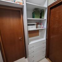Libreria con cassetti