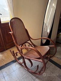 Sedia a dondolo in legno