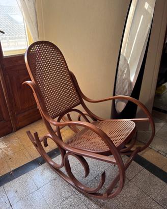 Sedia a dondolo in legno