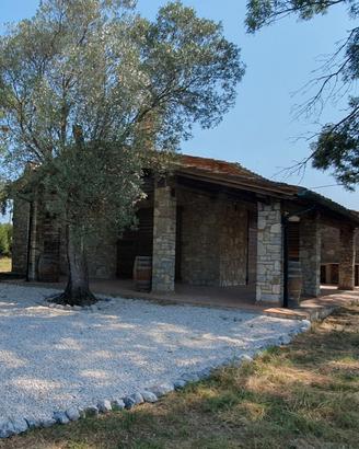 Casale in pietra vicino alle terme di saturnia