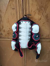 Pettorina polisport taglia M e casco taglia XL da 