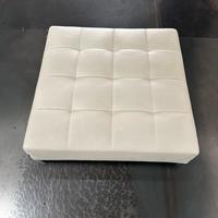 Pouf Zanotta mod. Alfa  in pelle trapuntata