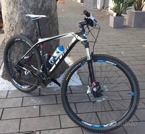 Cube mtb 29 online carbono