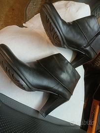 Tronchetti in pelle nera n. 38