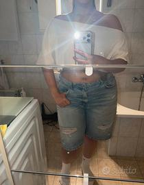 Maglietta oversize da donna con scollo asimmetrico