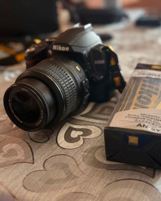 Nikon D3000 + Obiettivo DX 18-55 VR + Accessori