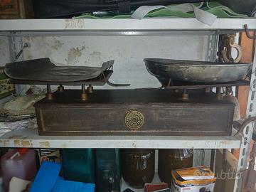 Bilancia in ferro antica 800
