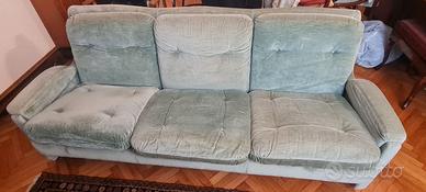 Divano a 3 posti rivestito in velluto