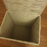 Portabiancheria intrecciato in tessuto 