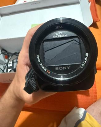 Sony Handycam FDR-AX33