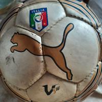 vecchio pallone da calcio