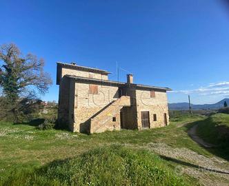 Rustico / Casale di 360 m² con 5 locali e posto au