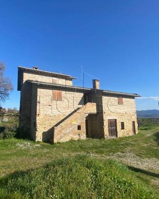Rustico / Casale di 360 m² con 5 locali e posto au