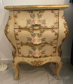 coppia di comodini in stile veneziano