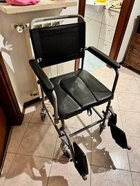 Sedia comoda con ruote girevoli