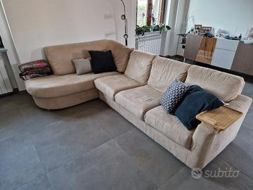 Divano angolare con penisola