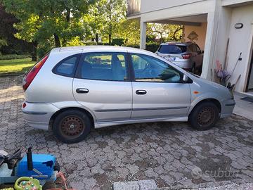 Monovolume Nissan Tino