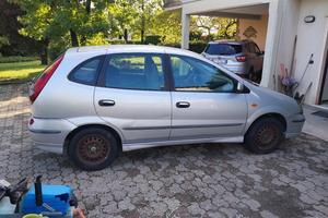 Monovolume Nissan Tino