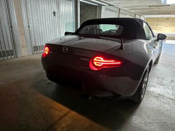 Mazda MX5 gruppi ottici posteriori Full LED grigio