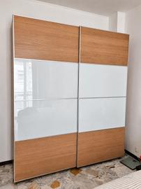 Armadio IKEA con ante scorrevoli – come nuovo