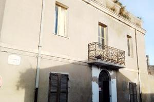 Intera Palazzina al centro, di Tissi