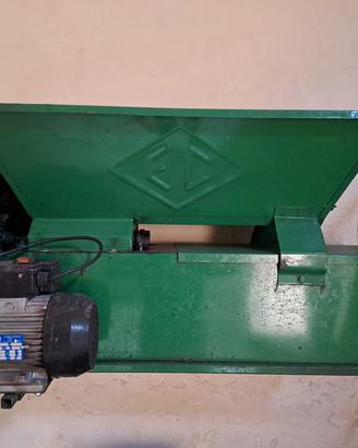 Pigiadiraspatrice elettrica per uva